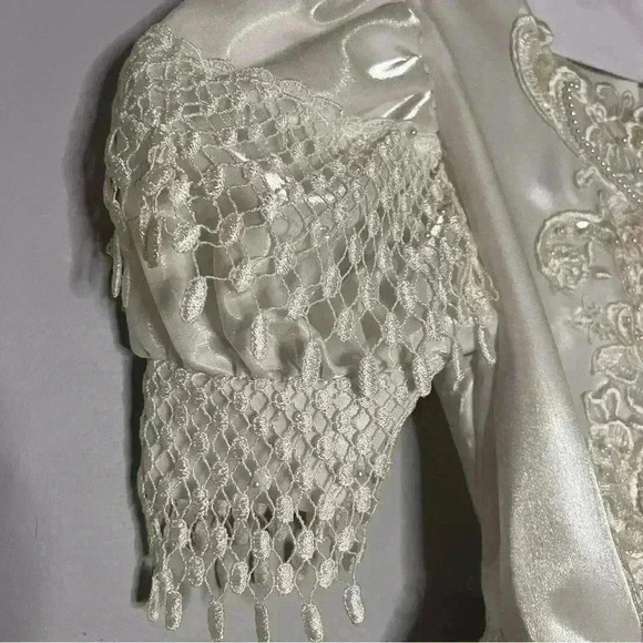 Vintage Satin White Formal Girl’s Dress size 8 in excellent condition. - Picture 3 of 6